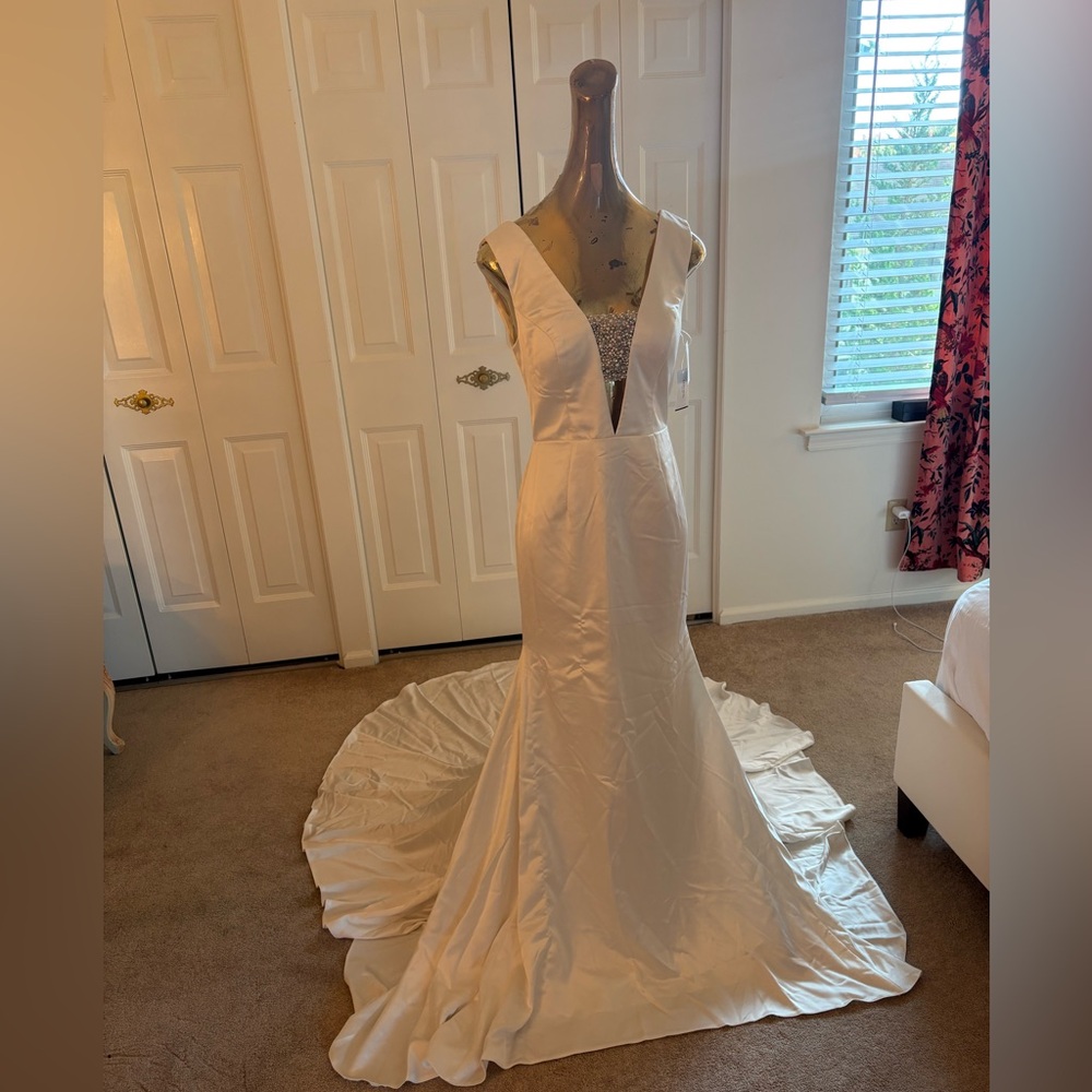 Vera Wang ivory wedding gown/prom gown